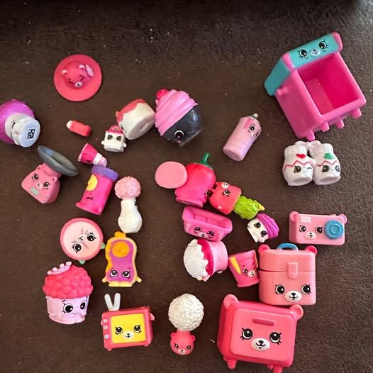 Shopkins Bundle Mini Collectible Pink (contact info removed)3