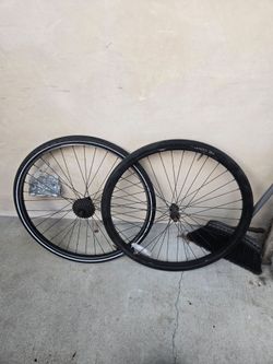 pair 9f 700x32C tires/wheel set