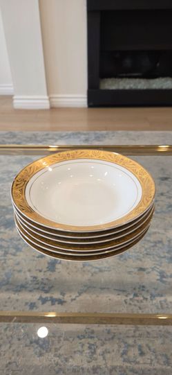Seven Brand New Elegant Gold Rimmed Bowls