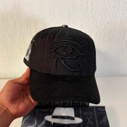 Gorra Víctor Mendivil XKALIBUR X PADRINO HATS Crystal Diamantes Black Hat