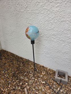 Globe Garden Stake Yard Decoration