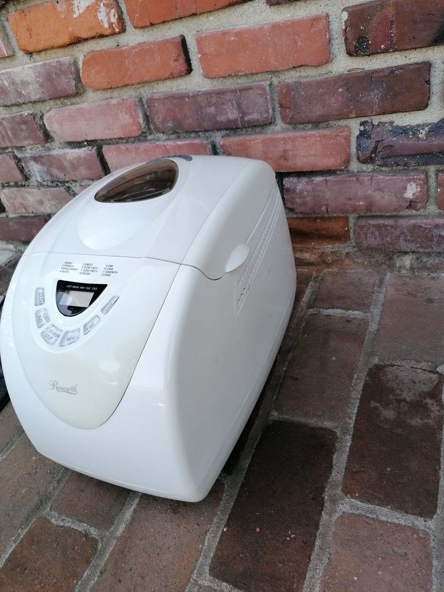 Like new Bread maker with measuring spoon N Manual