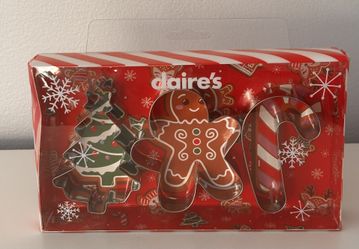 Claire’s Christmas Cookie Cutters-New In Box🎄Read Full Description Below🎄