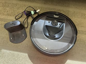 iRobot Roomba i7 Robot Vacuum with Charging Dock