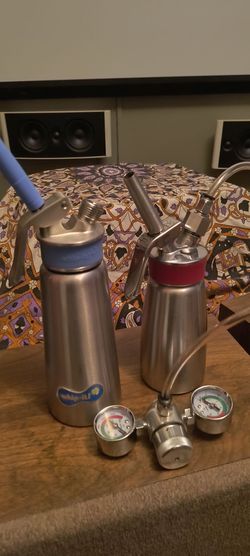 Whipped cream dispenser