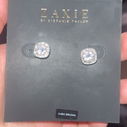 Diamond Stud Earrings 