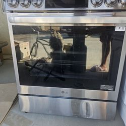 LG Electric Range Oven with ThinQ® Technology