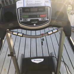 MERIT 725 Treadmill