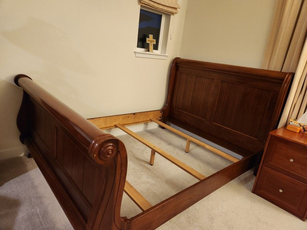Luxury Queen size Wood Bed Frame with Headboard and Footboard, mattress and box not included, clean, good condition,solid wood,strong, sterdy $200 OBO