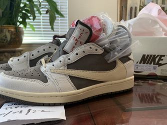 Authetic 100% DS Size 8 Travis Scott Low Jordan 1