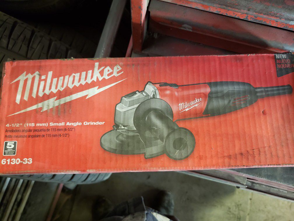 Milwaukee

7 Amp Corded 4-1/2 in. Small Angle Grinder

