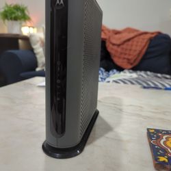 Motorola MG7540 Cable Modem AC1600 Dual Band Wi-Fi Router Combo 
