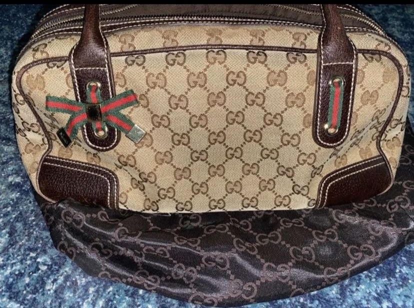 Gucci Shoulder Bag! Perfect Condition!!