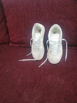 Adidas size 1 niñas 2 pairs
