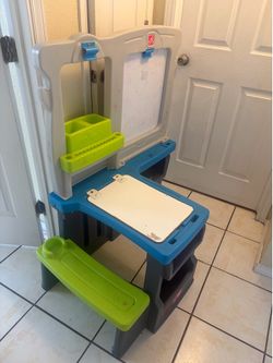Kids desk
