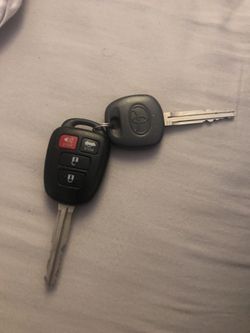 2016 Toyota Camry key fobs both40$