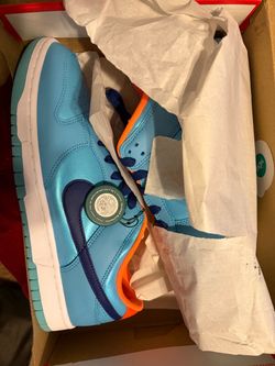 Men’s dunk size (10.5)