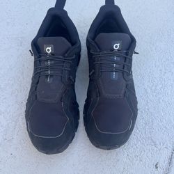 On cloud 6 cloudrunners black waterproof sneakers