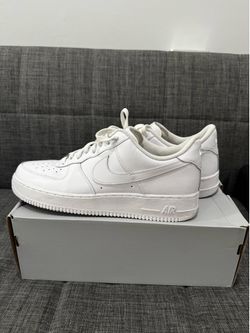 Nike Air Force’s 1 men’s size 13 white