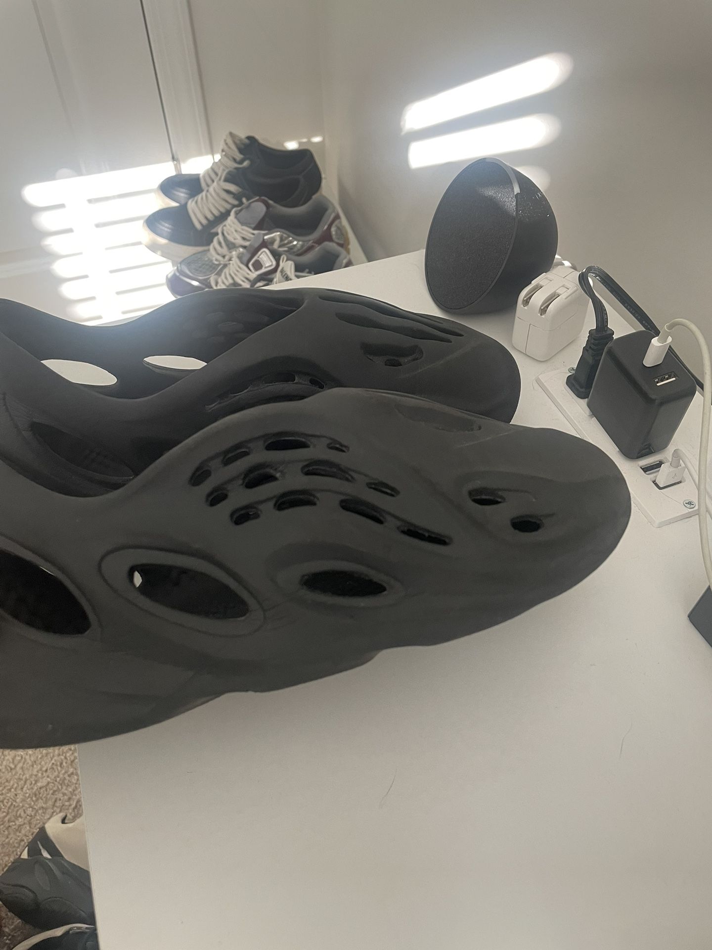 Black yeezy foam runners