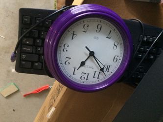 Small clock with keyboard