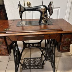 Vintage Singer Sewing Machine 