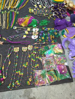 Mardi Gras Stuff $100, in Deer Park.