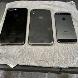 Cracked iPhones 7 Plus And Xr Work