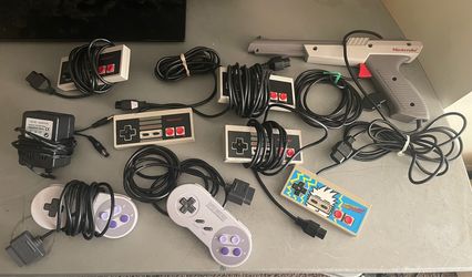 Nintendo NES, SNES Controllers Zapper Gun, Adapter
