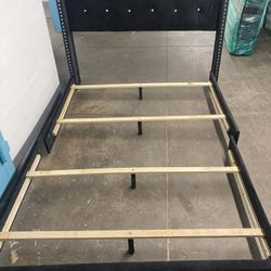 Bed frame / Headboard 