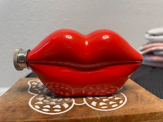 Red lips flask