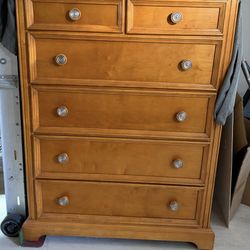 Dresser / Chest of Drawers