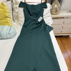 Dress XSCAPE , Pine Green Gathered Off-Shoulde Scuba Crepe Column Gown Size 8 Stretch , New Whit Tag Nordstrom. 