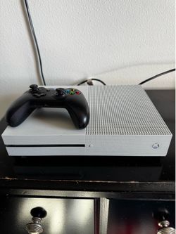 Xbox one S 500GB with controller