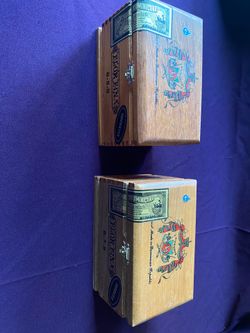 Wooden cigar boxes (2)