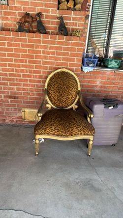 Garage sale tell me item you like