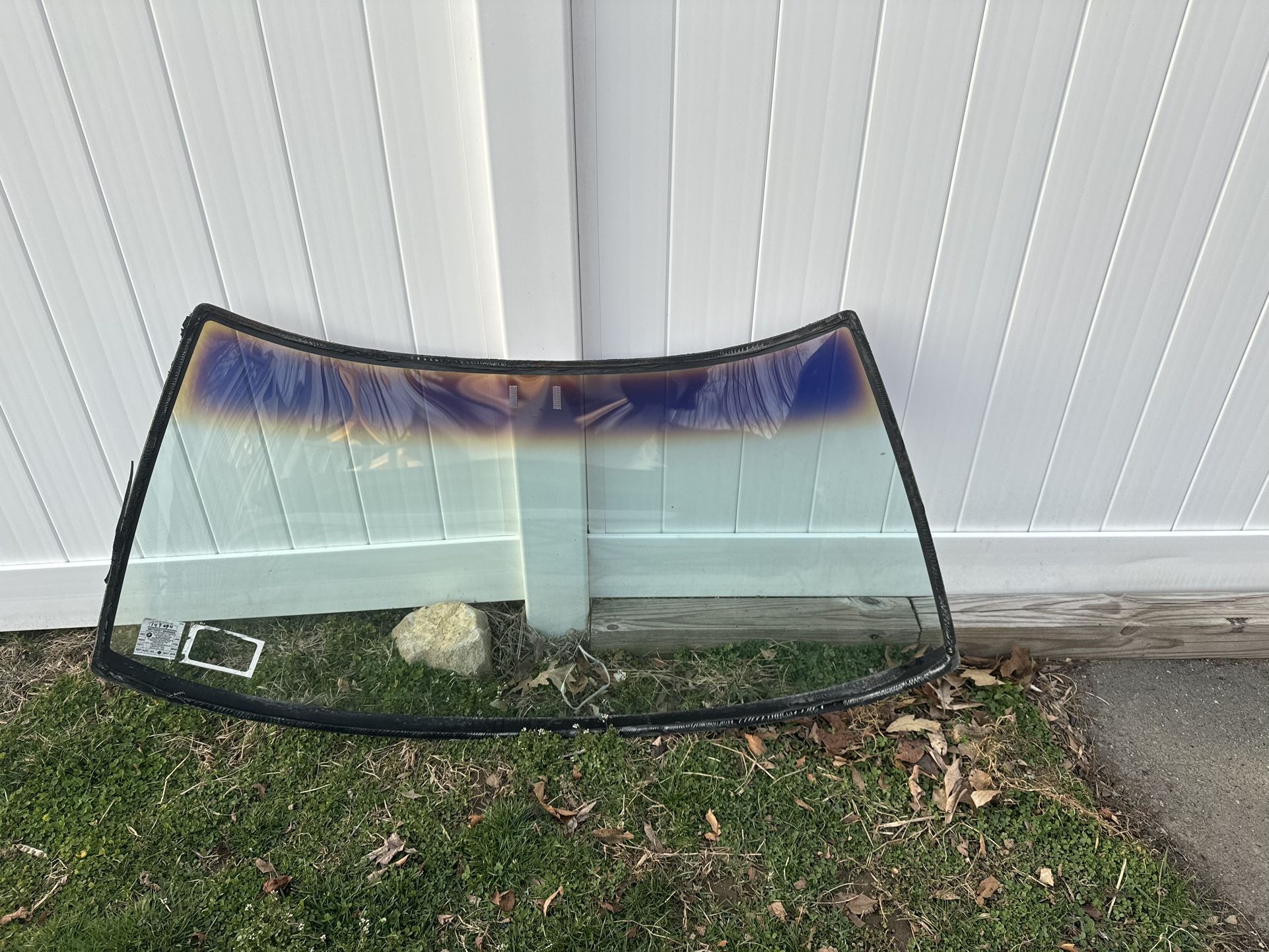 1981/1985 Front Windshield