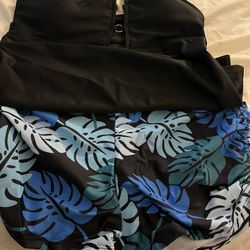 2 Piece Swimsuit Leaf Print  Tankini Set Size Large 8-10 New Condition 