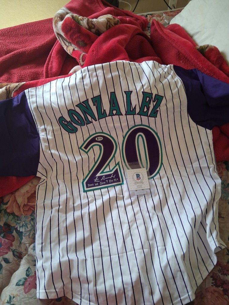 Signed Luis Gonzalez 2001 WS game 7 Game Winning Hit.