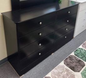 Eight drawers dresser