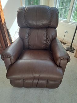 La-Z-Boy Leather Recliners (2 Available)