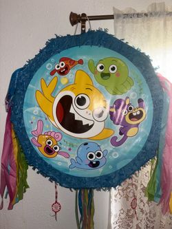 Baby shark medium piñata