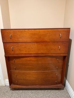 Mid century walnut Dresser - VG Condition 36 x 18d x 42h Smoke and pet free household