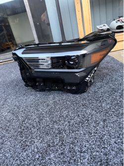 Toyota Tacoma 2024-2026 headlight