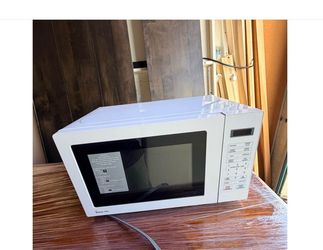 Magic Chef White Countertop Microwave
