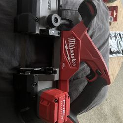 18 V Milwaukee Bandsaw