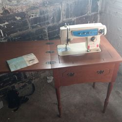 Dressmaker Sewing Machine With Table 