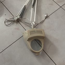 Lamp With Light And Magnifier 