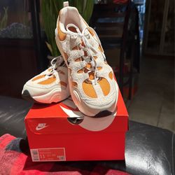 NIKE TECH HERA