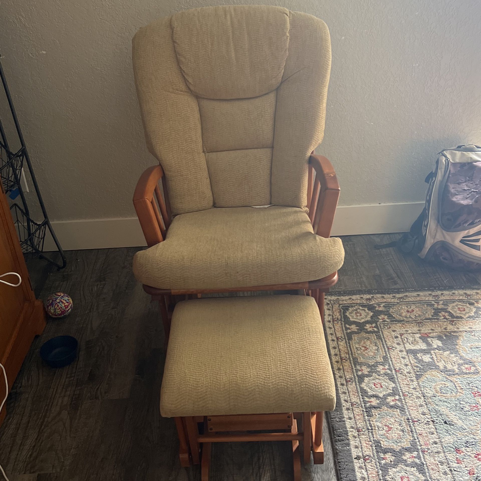 Oak Rocking Chair. 